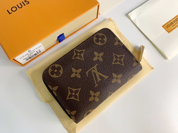 LVコピーウォレット着用イメージ